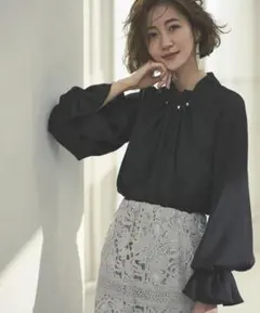 ウエーブタックパールブラウス　長袖　ブラック　Ｍサイズ
