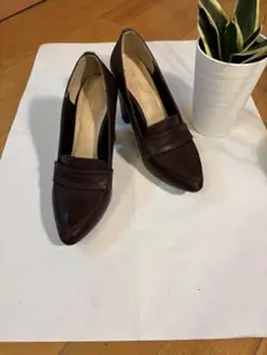 ダークブラウン ポインテッドトゥ ハイヒール