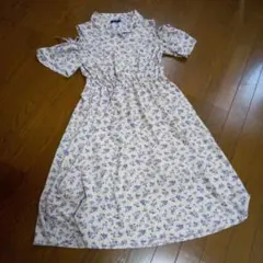 ワンピース　肩が可愛いデザイン　花柄　ファッション