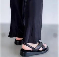 定価1.8万円 Daniella&GEMMA ボリュームソールトングサンダルのサムネイル