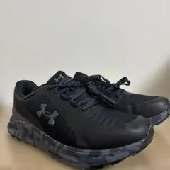 【新品未使用UNDER ARMOUR チャージド搭載 スニーカー26cmブラックのサムネイル