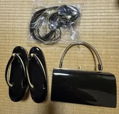 黒い草履とハンドバッグのセット