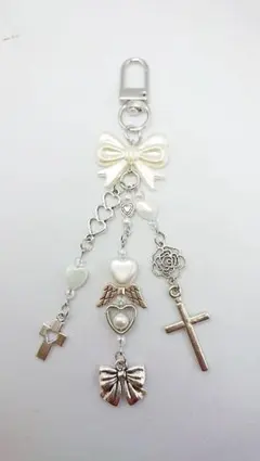 ビーズキーホルダー/ホワイトリボン&ハート  チャーム  韓国