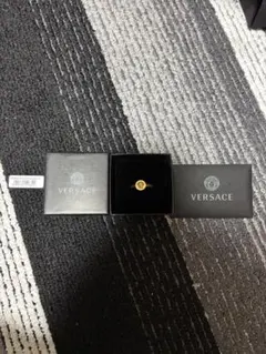 人気✨ VERSACE ヴェルサーチ リング 指輪 ロゴ 刻印 1666 - メルカリ