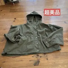 オリーブ色フード付きジャケット