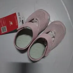 New Balance ピンク サンダル