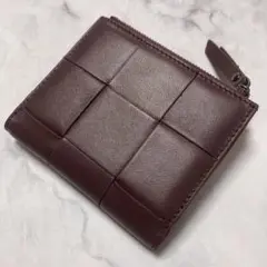 【新品未使用】高級羊革製　二つ折り財布　おしゃれなマルーンレッド　バーガンディー