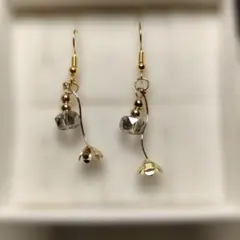 花形クリスタルビーズピアス