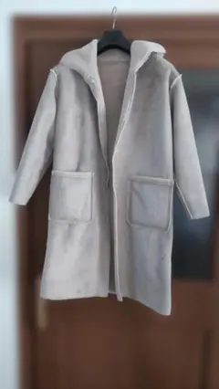 フード付きベージュムートンコートリバーシブル