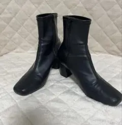 ブラック合成皮革ショートブーツ