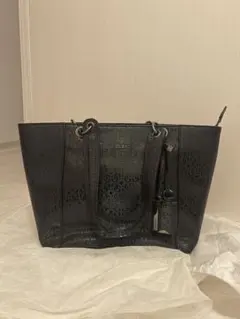 GUESS ブラック トートバッグ