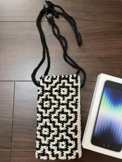 サコッシュスマホショルダーバッグ モノクロ幾何学模様　かぎ針編み　ハンドメイド