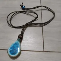 青いドロップ型ペンダント ネックレス