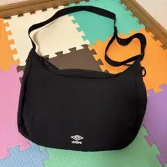 umbro 黒 ショルダーバッグ