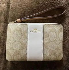 新品・未使用COACH ベージュ ロゴポーチ