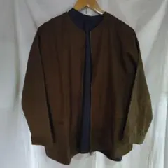 ブラウンノーカラージャケットとネイビーシャツセット