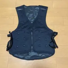 冷却機能付きネイビーのクールベスト