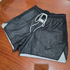 Nike ブラック ショートパンツ