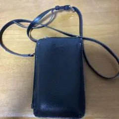 黒いレザーショルダーバッグ スマホ収納可能