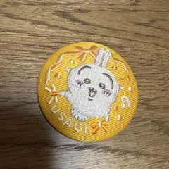 ちいかわ 刺繍缶バッジ2 うさぎ - メルカリ