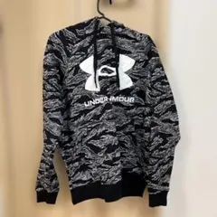 UNDER ARMOUR 迷彩柄パーカー Mサイズ