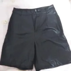 Ray BEAMS 合成皮革 ショートパンツ 黒 6-12