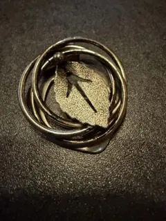 葉の形状の金属製　スカーフ留め