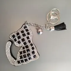 キラキラ猫型キーホルダー ストーン装飾 タッセル付き