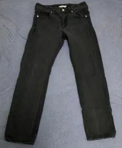 ブラックストレートデニムパンツ