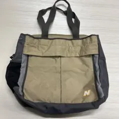 New Balance トートバッグ ベージュ グレーのサムネイル