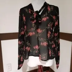 新品未使用　花柄　紐付き　長袖ブラウス　Mサイズ　フォーエバー21