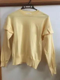 値下げしました！イエロー肩フリル付きニット 長袖