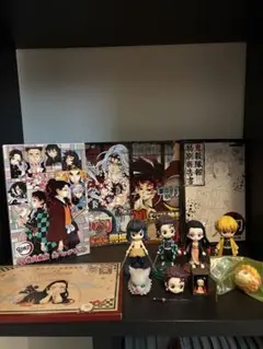 鬼滅の刃 フィギュア 缶バッジ ポストカードまとめ売り