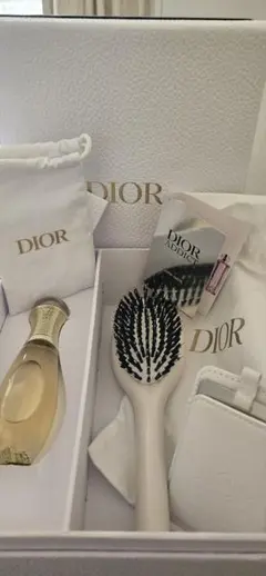 2026年最新】Christian Dior ヘアブラシ・コームの人気アイテム - メルカリ