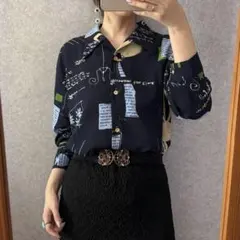 ヴィンテージ レトロ古着 英字ポップアート柄シャツ 金ボタン お花 ネイビー