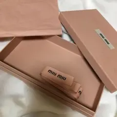 MIU MIU ギフトボックス ピンク　箱のみ