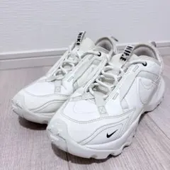 NIKE TC7900 スニーカー ホワイト　24.5cmのサムネイル