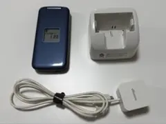 らくらくフォン　docomo F-01M ブルー 充電スタンド付き らくらくフォン docomo F-01M ピンク 充電スタンド付き - メルカリ