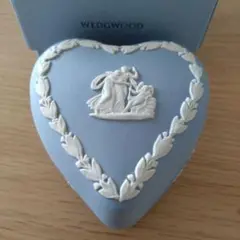 WEDGWOOD ハート型小物入れ