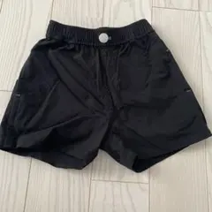 黒のハーフパンツ