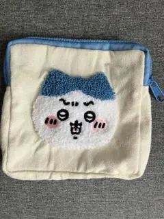 ちいかわ　もこもこポーチ　ハチワレ