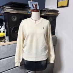EASTBOY クリーム色 Vネックセーター ネイビー刺繍