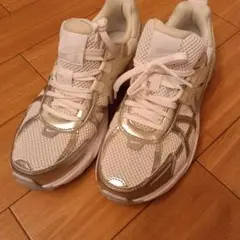 Nikeナイキ　Ｖ2ラン スニーカー 24.5 　シルバー　美品