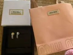 Miu Miu ロゴ入りメタルピアス