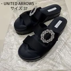 美品✨ UNITED ARROWS サンダル ビジュ サテン ブラック 37のサムネイル