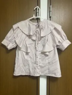 フリル付きピンク半袖ブラウス GRL