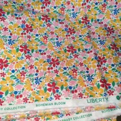 リバティ　はぎれ　ハギレ　約45㌢ LIBERTY
