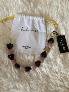 【LOUVINI】 ハンドストラップPETIT CUORE　BLACK-PINK