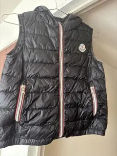 モンクレール　黒 フード付きダウンベスト　10anni 140cm used