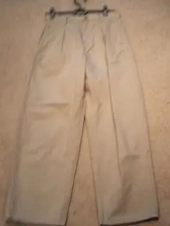 UNIQLO　U ベージュ タックパンツ